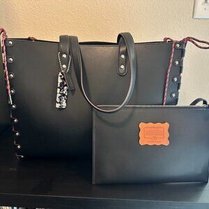 Large Re Laceable Tote In Coachtopia Leather in Black